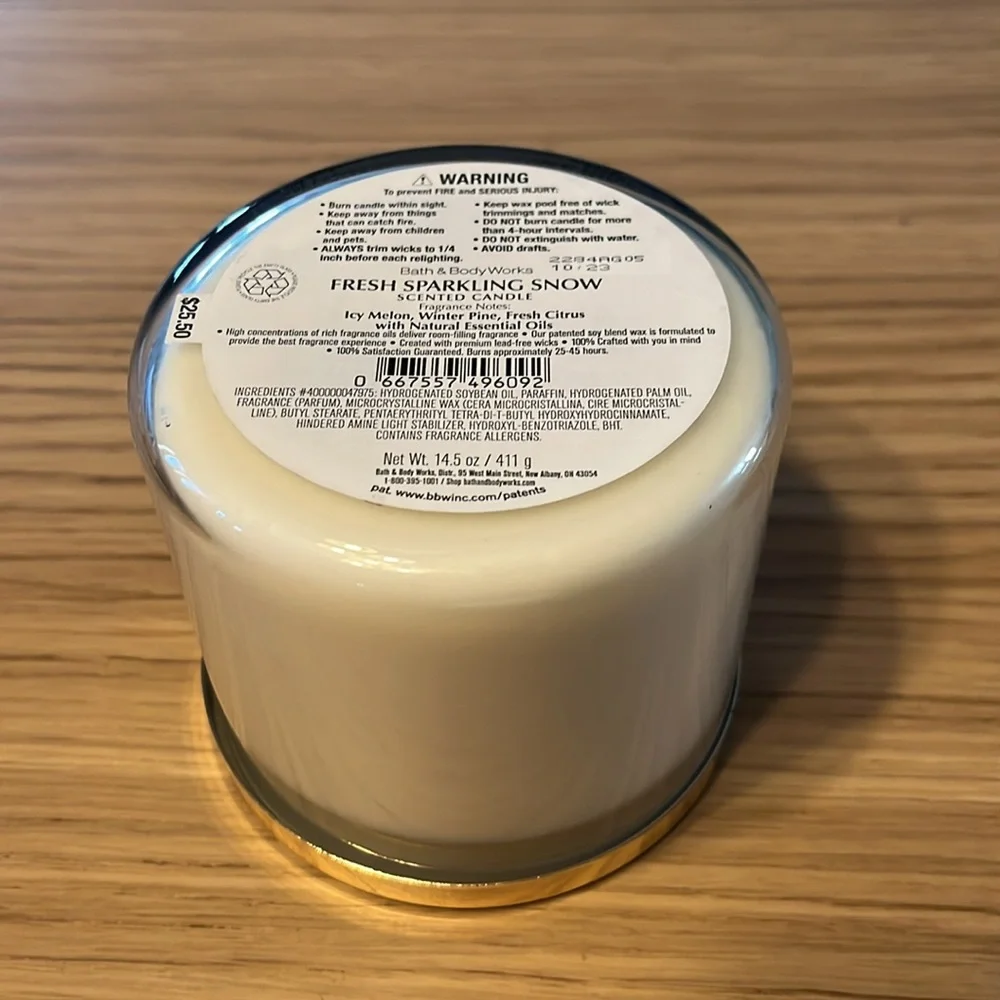 Bath & Body Works 3 Wick Candle. Fresh Sparkling Snow.